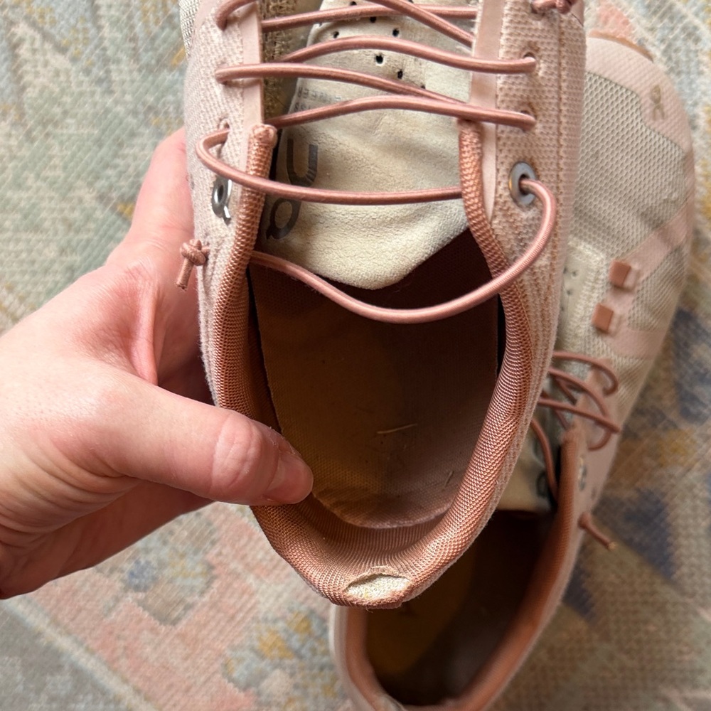 On Women’s Cloud 2 Bunjee String Sneakers - Picture 2 of 6